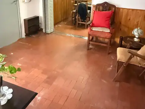 PH INDEPENDIENTE, DESARROLLADO EN 1 PLANTA, 3 AMBIENTES CON JARDIN