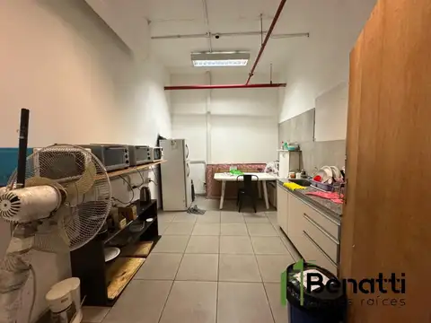 Galpón de 1300m2 en dos plantas. EXCELENTE UBICACIÓN