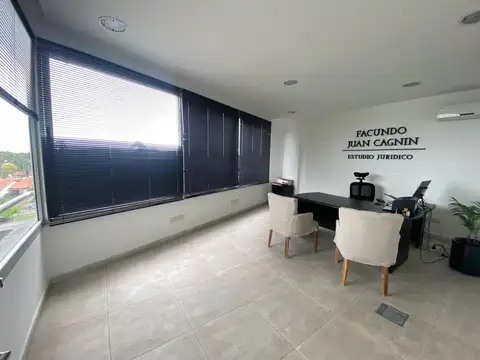 Oficina en Alquiler con 1 cochera