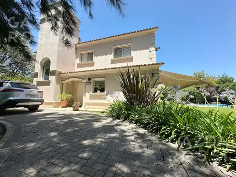 Casa 5 ambientes con 3 baños