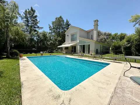 Casa con piscina en El Lauquen, San Vicente