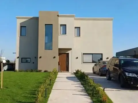 Moderna Casa 2 Plantas En San Sebastián - Área 7