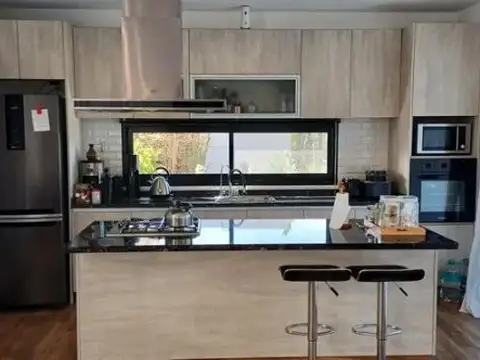 Moderna Casa 2 Plantas En San Sebastián - Área 7