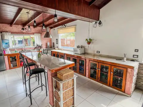 Casa 3 ambientes con 2 baños