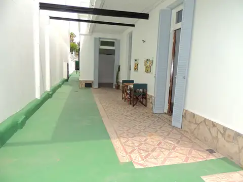 Casa en Alquiler con 4 cocheras