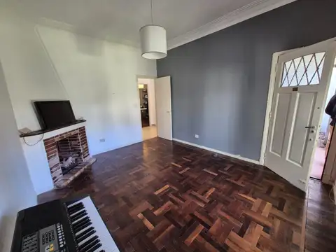 Casa 7 ambientes con 2 baños