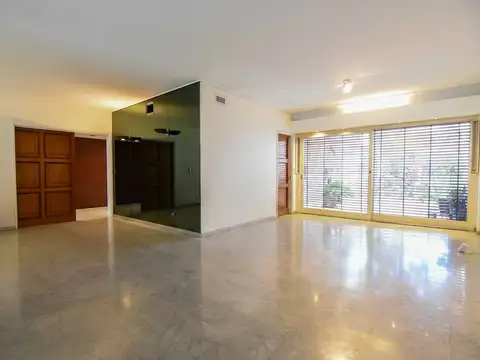 Casa 6 ambientes con 4 baños