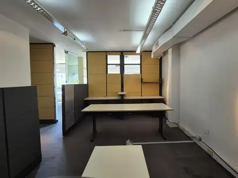 Oficina 5 ambientes con 2 baños