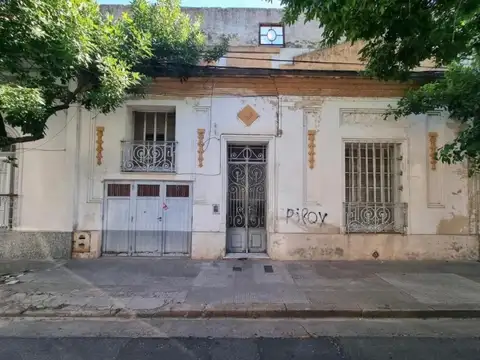 Casa al frente en planta baja para reciclar en Rosario