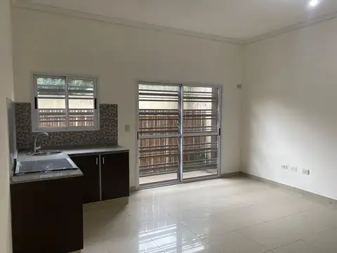 Departamento en Alquiler en Villa Ballester, $ 650.000