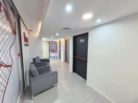 Oficina 10 ambientes con 2 baños