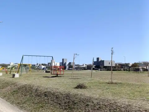 Terreno en Venta en La Cercania, USD 76.000