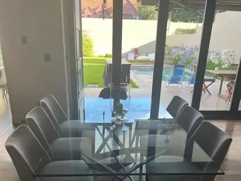 Casa 5 ambientes con 4 baños