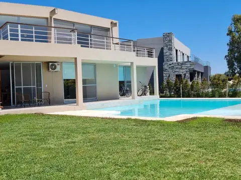 Casa en alquiler temporario, 5 ambientes, Haras Santa Maria, Escobar, GBA, Norte