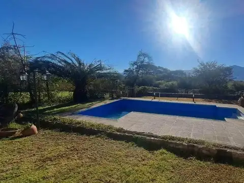 Casa en Alquiler con 2 cocheras