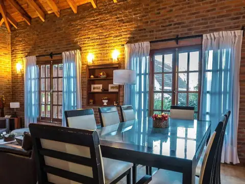 Casa 5 ambientes con 3 baños