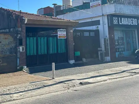 Departamento tipo casa en venta en Moron Norte