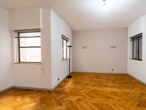 Avenida Hipólito Yrigoyen 1500