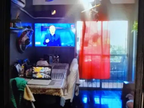 3 ambientes al frente con balcon