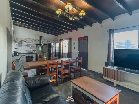 Casa 2 ambientes con 2 baños