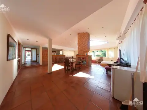 Casa en Venta en Los Hornos, USD 380.000