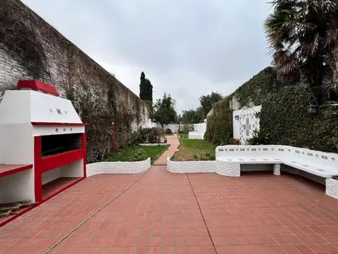 Venta Casa Terreno Parrilla Jardín Luján Permuta