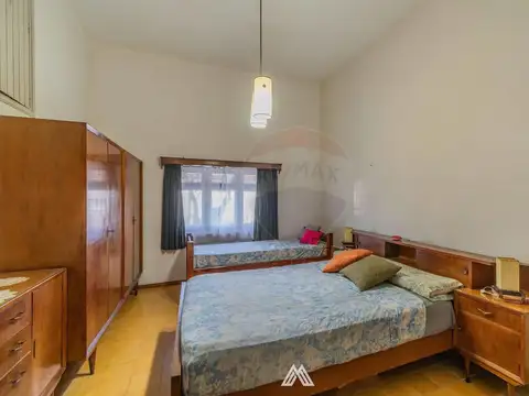 Venta de casa con 2 dormitorios y fondo en Pando
