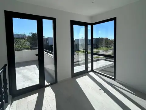 Casa en Venta con 4 cocheras