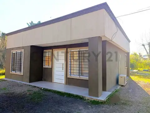 VENTA CASA MODERNA EN PQUE SAKURA (SIN EXPENSAS) GRAN LOTE Y PILETA
