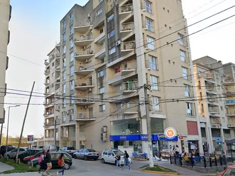 Se Vende Cochera Semi Cubierta Zona Centro