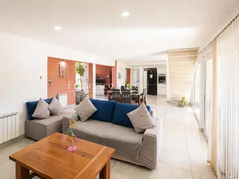 Casa 6 ambientes con 4 baños