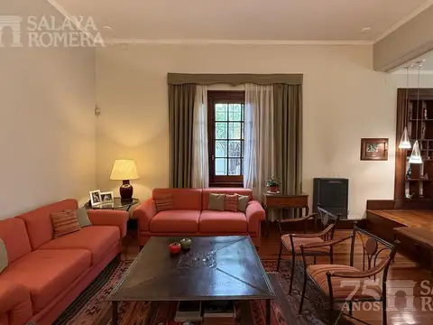 Venta Casa 6 ambientes con jardín parrilla y bodega en Olivos