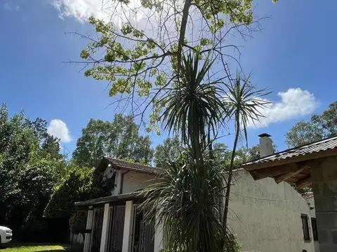 Casa en venta - 5 Dormitorios 3 Baños - 1200mts2 - La Plata