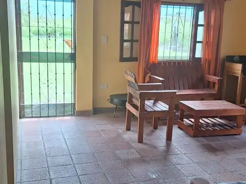Casa 5 ambientes con 2 baños