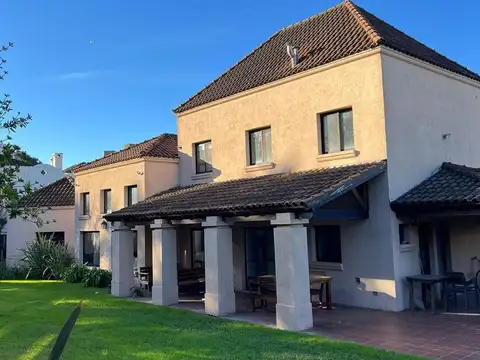 Casa en Alquiler de 4 dormitorios