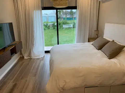 Casa 6 ambientes con 4 baños