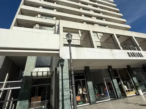 Francia 38 , Piso 5