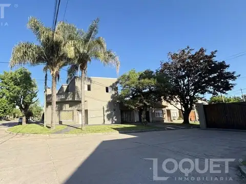Casa en PA, 3 dormitorios y terraza en venta. Barrio María Selva, Santa Fe