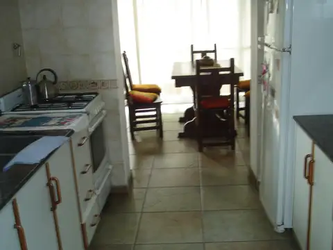 Excelente casa con amplio parque arbolado para ene y feb