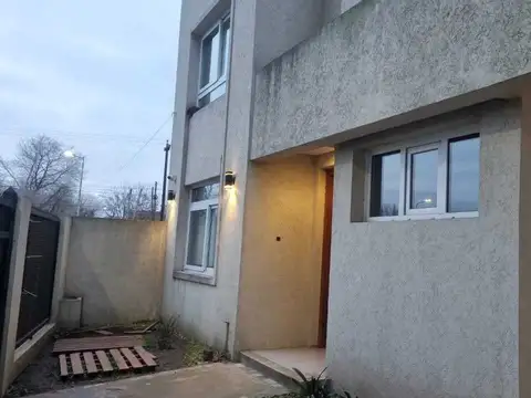 CASA EN VENTA – U$S 160.000   Casa en muy buen estado, ideal para disfrutar en familia.