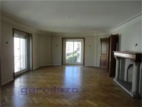 Departamento en Alquiler con 2 cocheras
