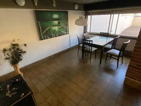 Casa en Alquiler con 5 cocheras