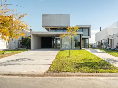 Casa en Alquiler, 5 Dormitorios, en Barrio Marinas, Puertos del Lago