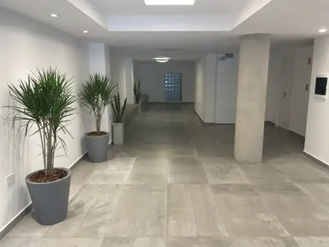 VENTA DEPARTAMENTO 2 AMBIENTES COLEGIALES PARRILLA