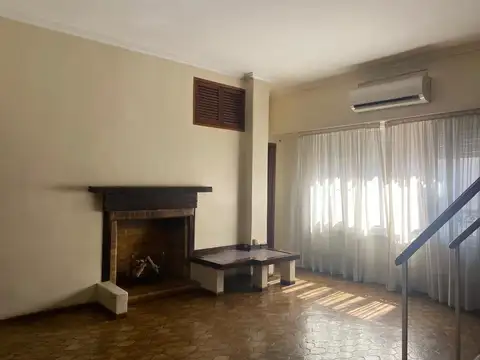 Depto Tipo Casa en Venta de 4 dormitorios
