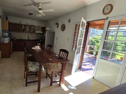 Casa 7 ambientes con 2 baños
