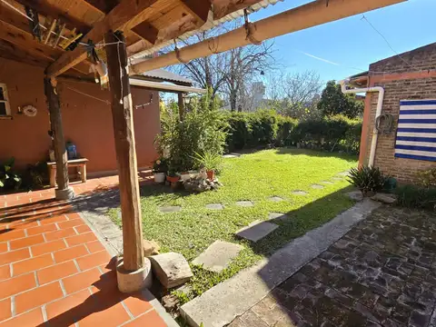 Casa 3 dormitorios con cochera y quincho