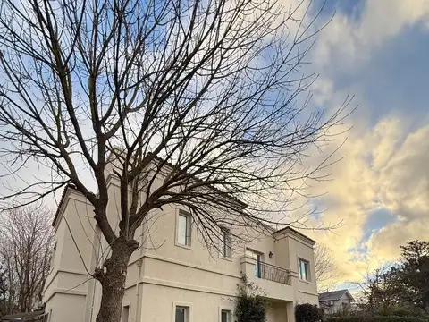 Casa en Venta 5 amb. Rumenco Los Pinos