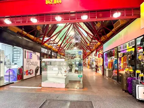 SE VENDE EXCELENTE LOCAL EN LA GALERIA DEL CAMINANTE 