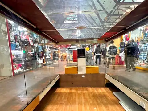 SE VENDE EXCELENTE LOCAL EN LA GALERIA DEL CAMINANTE 